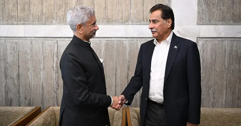 আইয়াজ সাদিক-জয়শঙ্করের কুশল বিনিময়ের মুহূর্ত